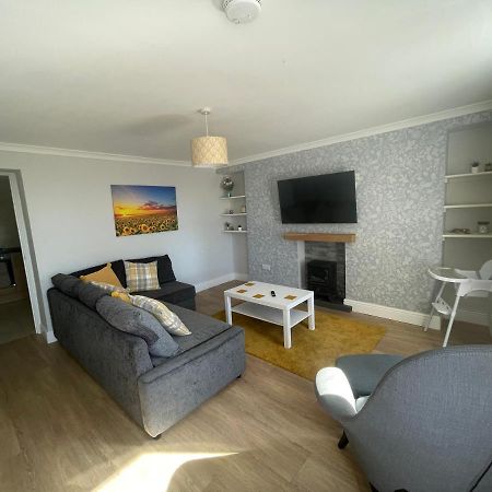 Immaculate One Bedroom Home With Private Parking Swansea Exterior photo