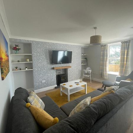 Immaculate One Bedroom Home With Private Parking Swansea Exterior photo