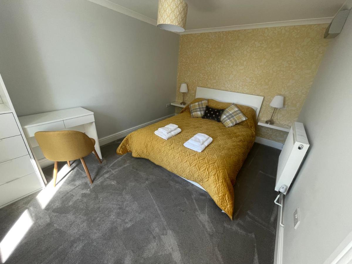 Immaculate One Bedroom Home With Private Parking Swansea Exterior photo